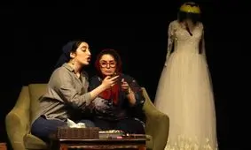 ژاله صامتی همراه دخترش به صحنه بازمی‌گردد