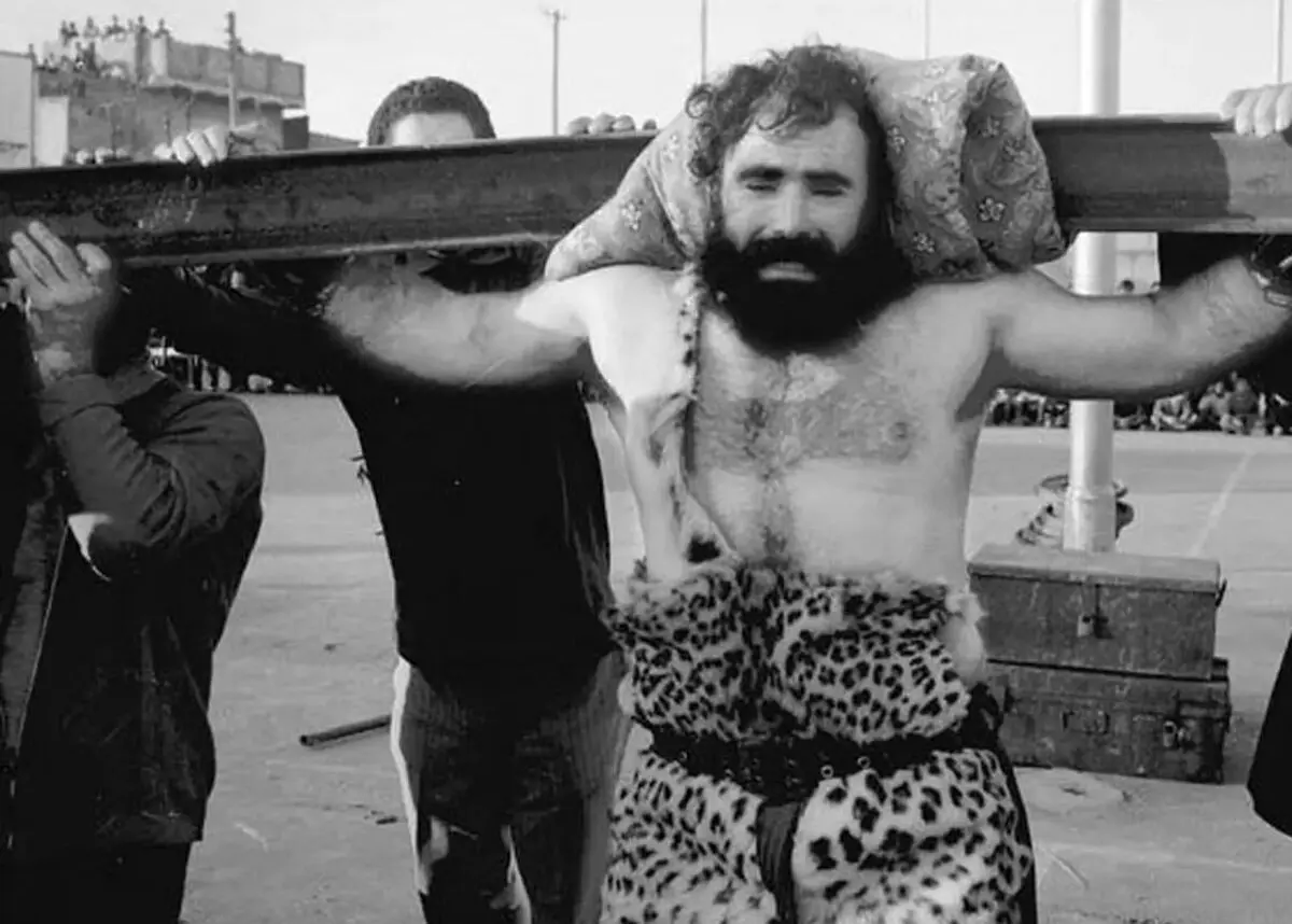 سفر در زمان؛ نمایش نفس‌گیر سیروس قهرمانی با یک شیر در شیراز؛ دهه 30 