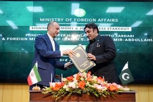 امضای سند برنامه همکاری‌های تجاری ۵ ساله بین ایران و پاکستان