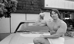 آرنولد از جوانی عاشق این برند خودرویی بود/عکس