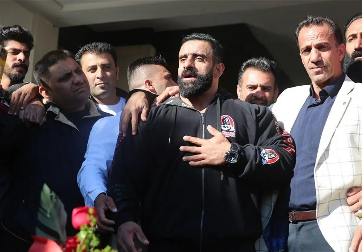 استقبال پرشور از هادی چوپان در فرودگاه شهید دستغیب شیراز
