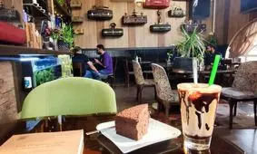 یک کافه در قم به دلیل «افتتاح بدون مجوز و برگزاری مراسم همراه با موسیقی زنده» برای همیشه پلمب شد