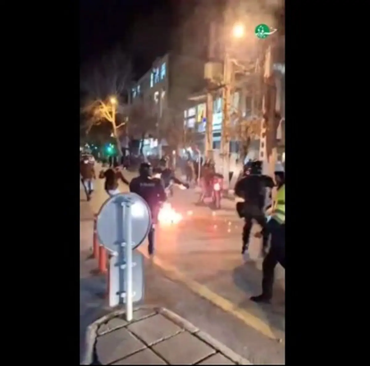 شعله‌های اعتراض در اراک؛ مأمور یگان ویژه سوخت/ ویدئو