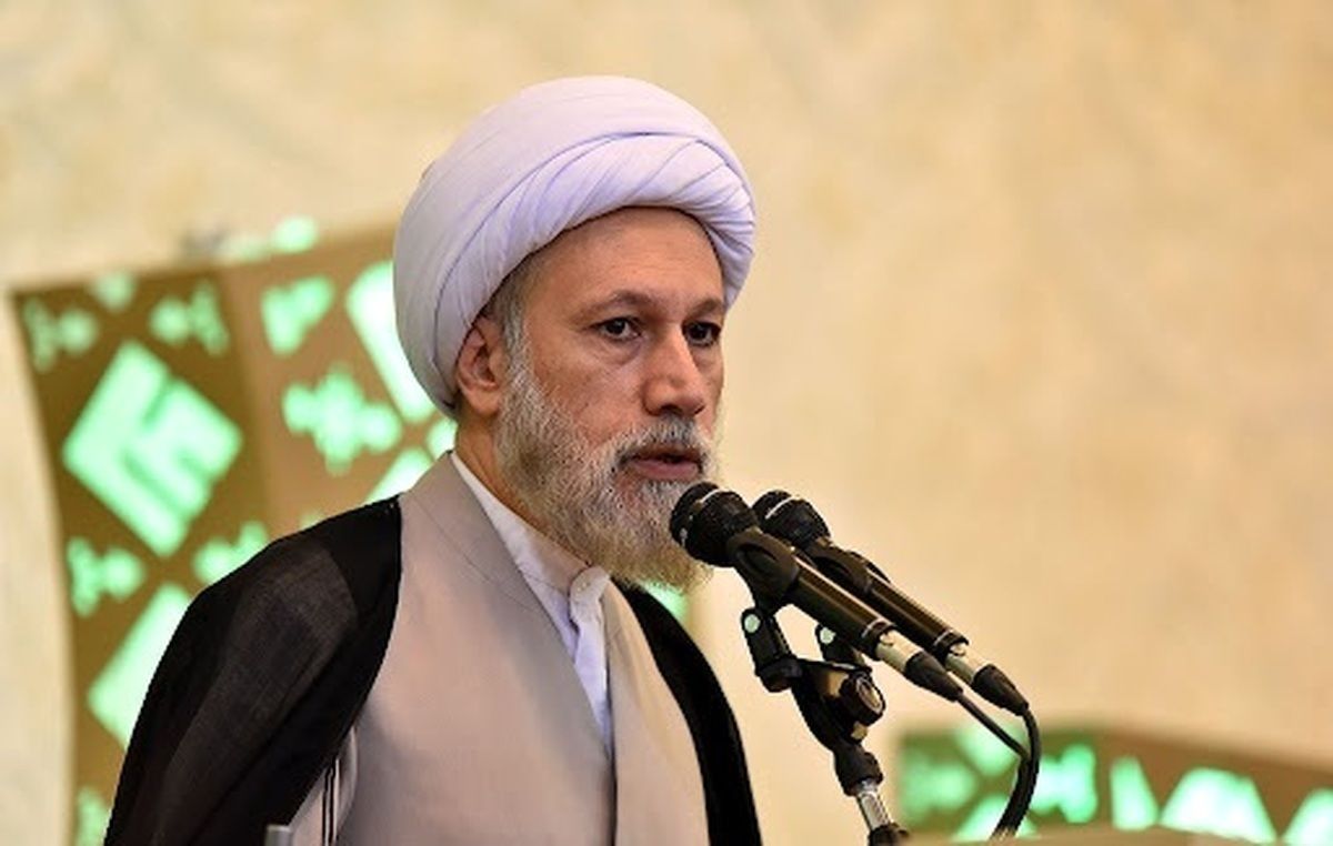 رئیس جمهور غیرمعتقد مانند یک غیر هادی در جریان برق است/ او در این وسط قرار میگیرد و نمیگذارد نور امامت و لایت به مردم منتقل شود