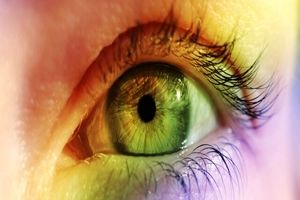 تغییر رنگ چشم، چه زمانی جنبه درمانی دارد؟