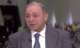 انتقاد رئیس دفتر فرح دیبا از رضا پهلوی/ او هنوز دو دوتا چهارتای مشکلات ایران را بلد نیست، بعد ادعای انتقال قدرت دارد/ "آزادی ایران" برایشان فقط یک دکان است/ ویدئو