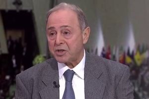انتقاد رئیس دفتر فرح دیبا از رضا پهلوی/ او هنوز دو دوتا چهارتای مشکلات ایران را بلد نیست، بعد ادعای انتقال قدرت دارد/ "آزادی ایران" برایشان فقط یک دکان است/ ویدئو