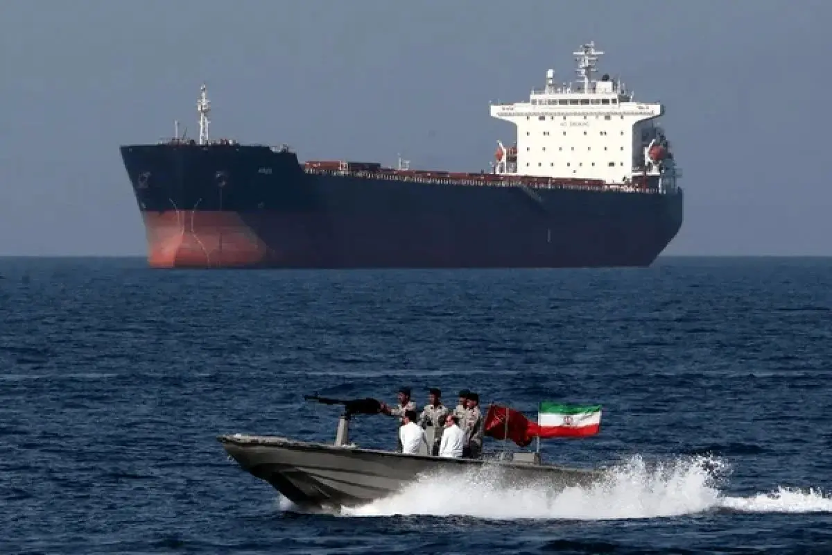 نایب رئیس مجلس: اولین درآمد از محل عوارض تنگه هرمز به حساب بانک مرکزی واریز شد