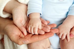 ۵ دلیل اول خانواده‌ها برای بچه دار نشدن به روایت عباس عبدی/ ویدئو