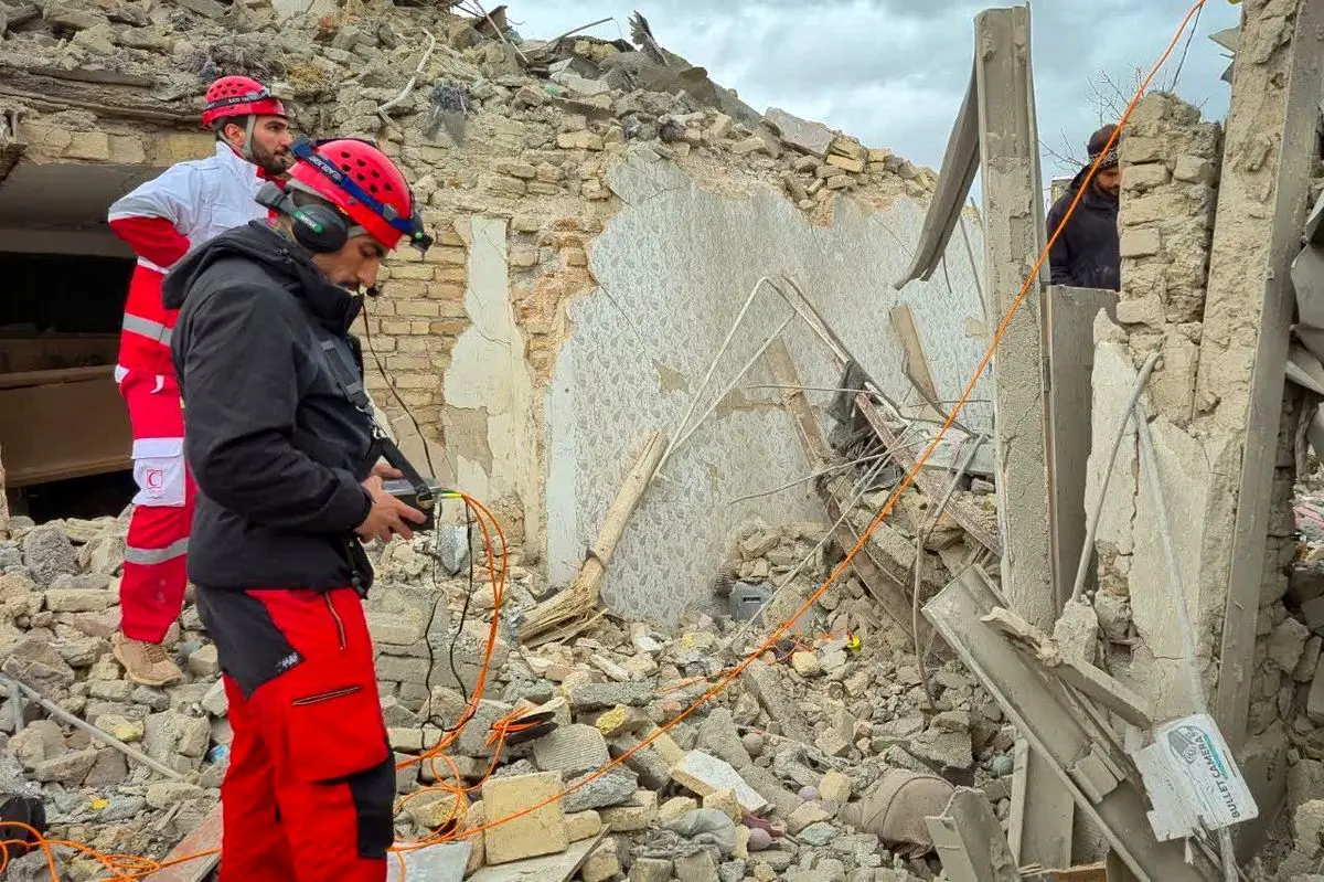  حمله اسرائیل به یک ساختمان در سعادت آباد و تخریب کامل آن/ چند نفر زیر آوار هستند/ ویدئو