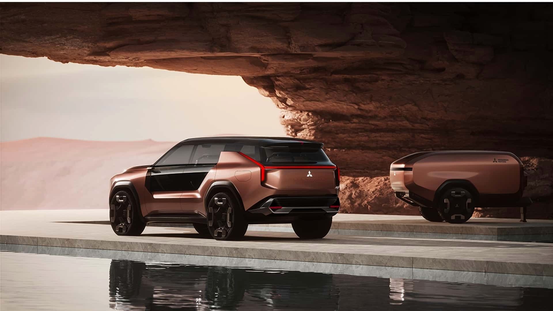 در نمایشگاه 2025 توکیو، میتسوبیشی با سیستم محرکه‌ پیچیده‌ خودرو مفهومی الونس توجه‌ها را به خود جلب کرده است. این خودرو از سامانه‌ هیبریدی شارژی با چهار موتور برقی و یک موتور بنزینی بهره می‌برد. در محور جلو دو موتور درون‌ چرخ و در محور عقب سامانه‌ی Active 