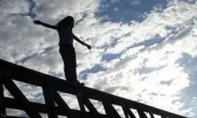 نجات دختر جوانی که قصد خودکشی داشت