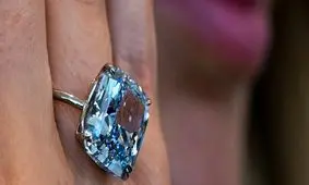 نخستین نمایش یکی از کمیاب ترین الماس های آبی جهان/ ویدئو و تصاویر