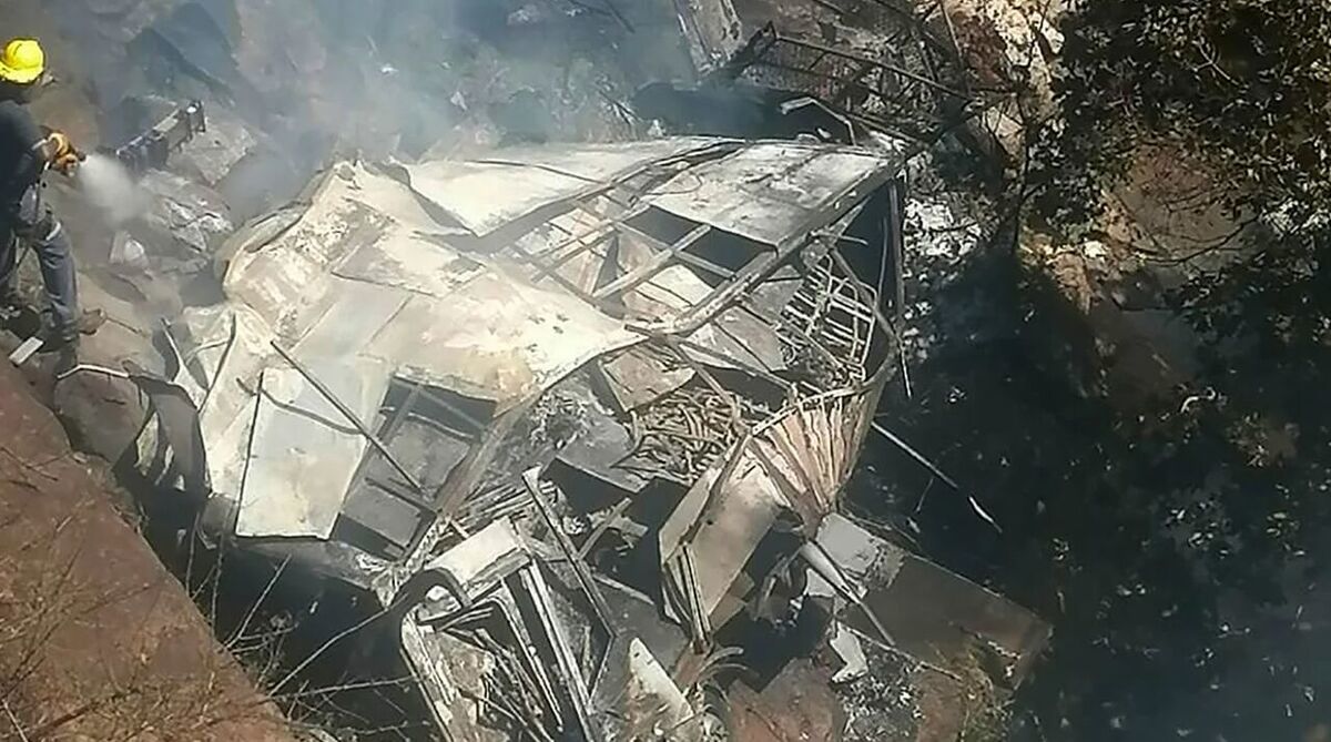 سقوط یک اتوبوس به دره در آفریقای جنوبی ۴۵ کشته بر جای گذاشت