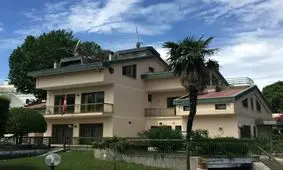 ساختمان دیپلماتیک سلطنت عمان در رم و حضور خبرنگاران در محل/ ویدئو

