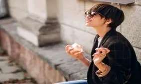 تکنیک رفع بوی عطر از لباس