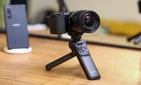 آیا دوربین سونی ZV-E10 برای ولاگری مناسب است؟