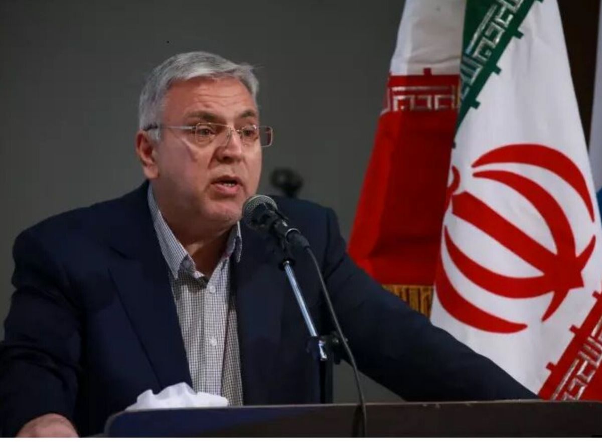 ما به دنبال بمب هستهای نیستیم، اگر اجازه میدادند ساخت آن برای ما مشکلی نبود/ هزینه نساختن بمب اتمی از ساخت آن بیشتر است، زیرا شرایط نگهداری مواد داغ سخت است / اگر بخواهند زیر میز بزنند، ما هم میزنیم
