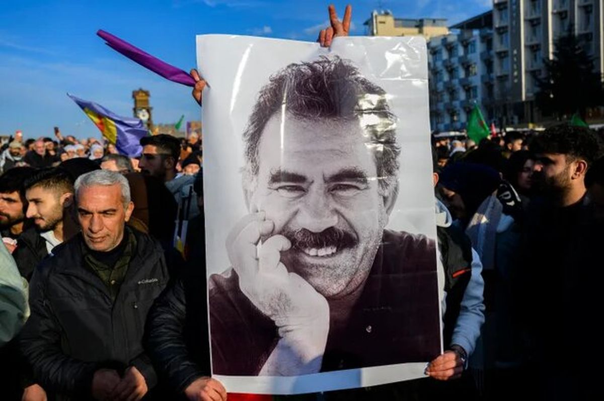 ملاقات هیئت سیاسی کُردها با اوجالان/ انتظار برای خلع سلاح پکک در کردستان عراق