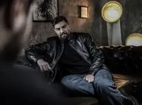 کامیار سریال شغال: اگر پدرم حسن فتحی نبود آدم موفق تری بودم/ ویدئو