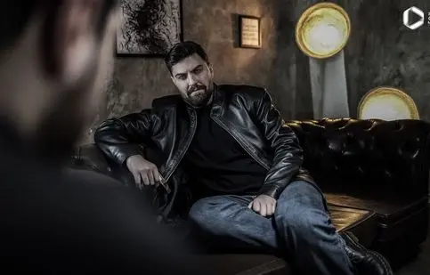 کامیار سریال شغال: اگر پدرم حسن فتحی نبود آدم موفق تری بودم/ ویدئو