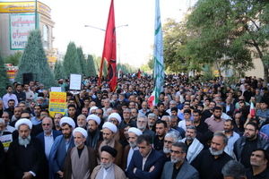 تجمع اعتراضی مقابل منزل یک شهید مدافع حرم