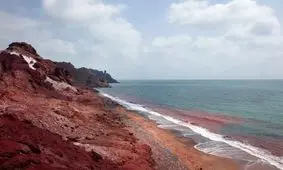 «ماساژ لاکچری» با شن‌های نقره‌ای جزیره هرمز