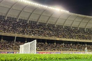 خفگی فوتبال ایران در اتاق بدون اکسیژن؛ مضحکه استانداردسازی ورزشگاهها