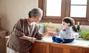 چرا سالمندان کره عروسک‌بازی می‌کنند؟