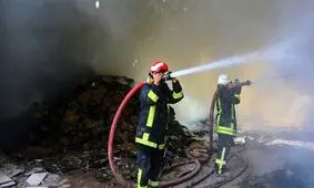 4 عکس از آتش سوزی هولناک در انبار کفش مشهد