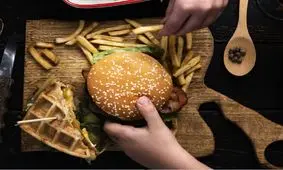 مصرف روزانه برگر و سیب زمینی سرخ کرده می تواند خطر آلزایمر را افزایش دهد