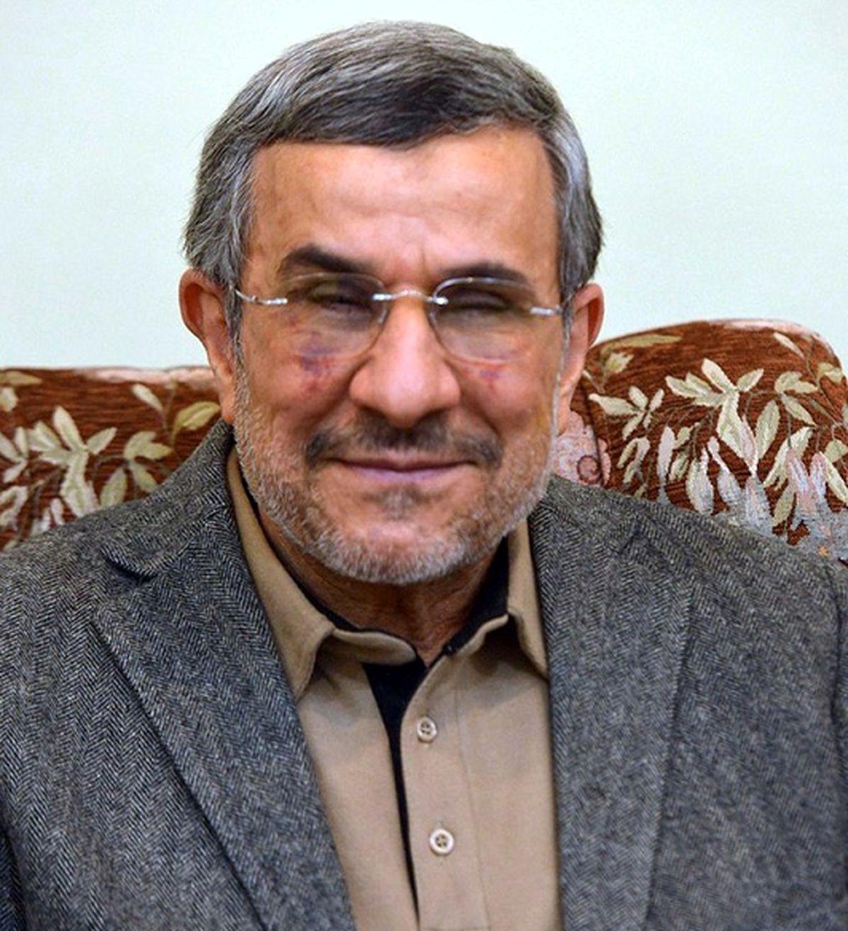 جنجال یک عکس از رئیس جمهور سابق / بیماری احمدی نژاد چیست؟