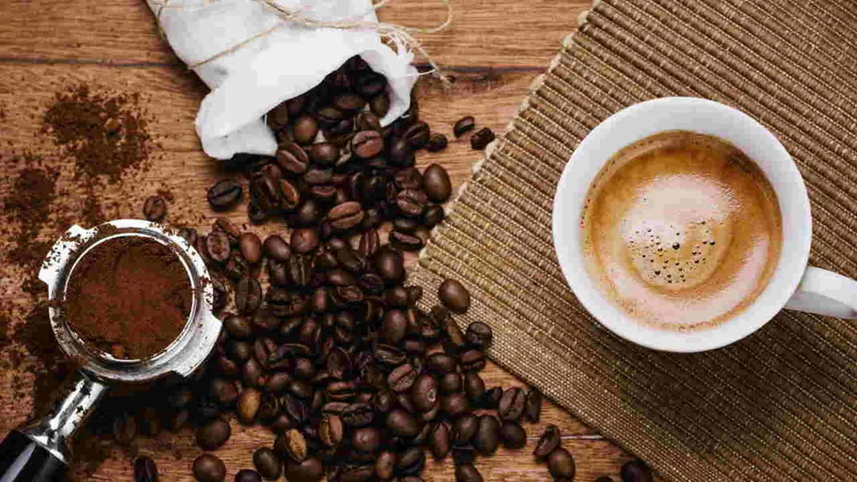 ۴ آسیب شایع نوشیدن قهوه در زمان‌های نامناسب
