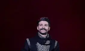 تصاویری از حضور هنرمندان در مراسم خاکسپاری حمید هیراد