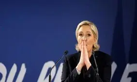 رقیب ماکرون به اختلاس متهم شد

