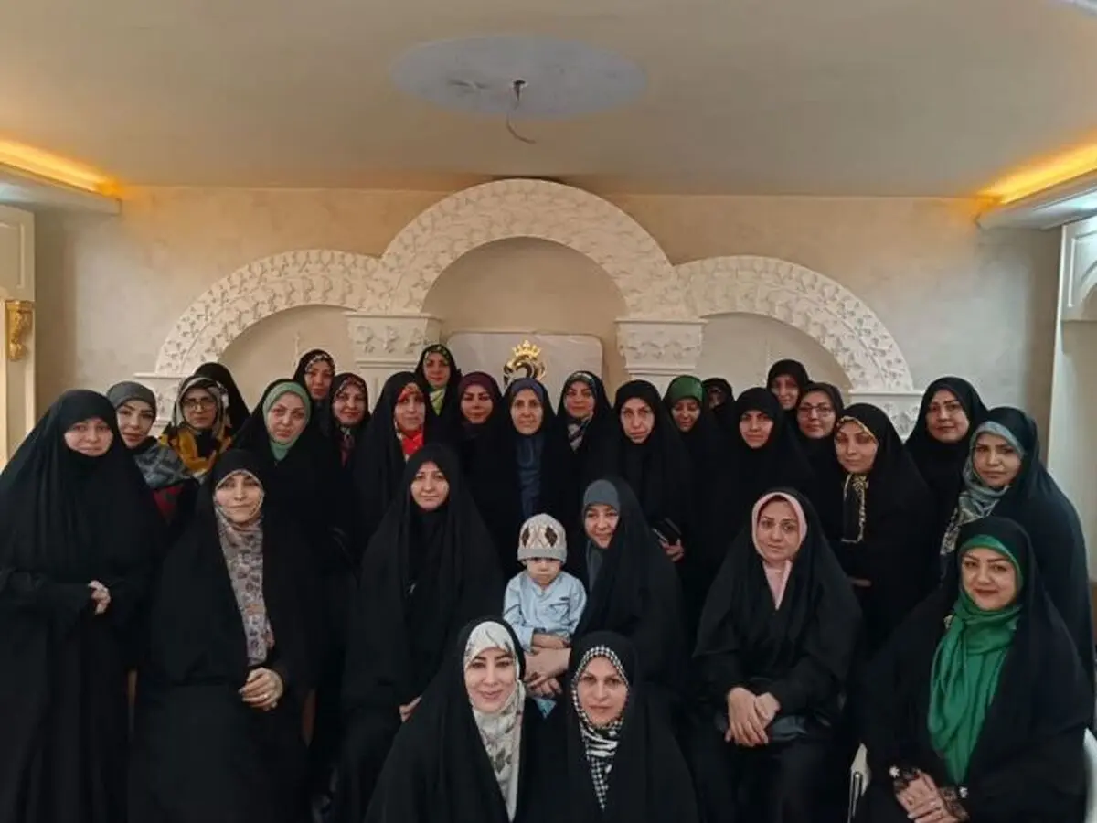 تلاش ۲۵۰ آرایشگر «خدامحور ظهورساز» برای ترویج سبک آرایشگری اسلامی/ آنها ناخن کاشته شده و تتو را از بین می برند