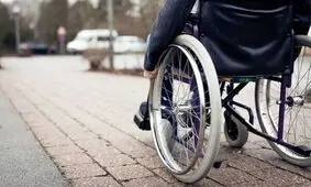 ضرب و شتم مددجوی دارای معلولیت شدید در مشهد؛ مددکار متهم از کار اخراج شد