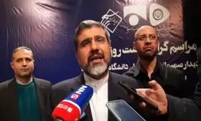 نصب سکوی فروش لباس عفیفانه در میدان 7 تیر تهران

