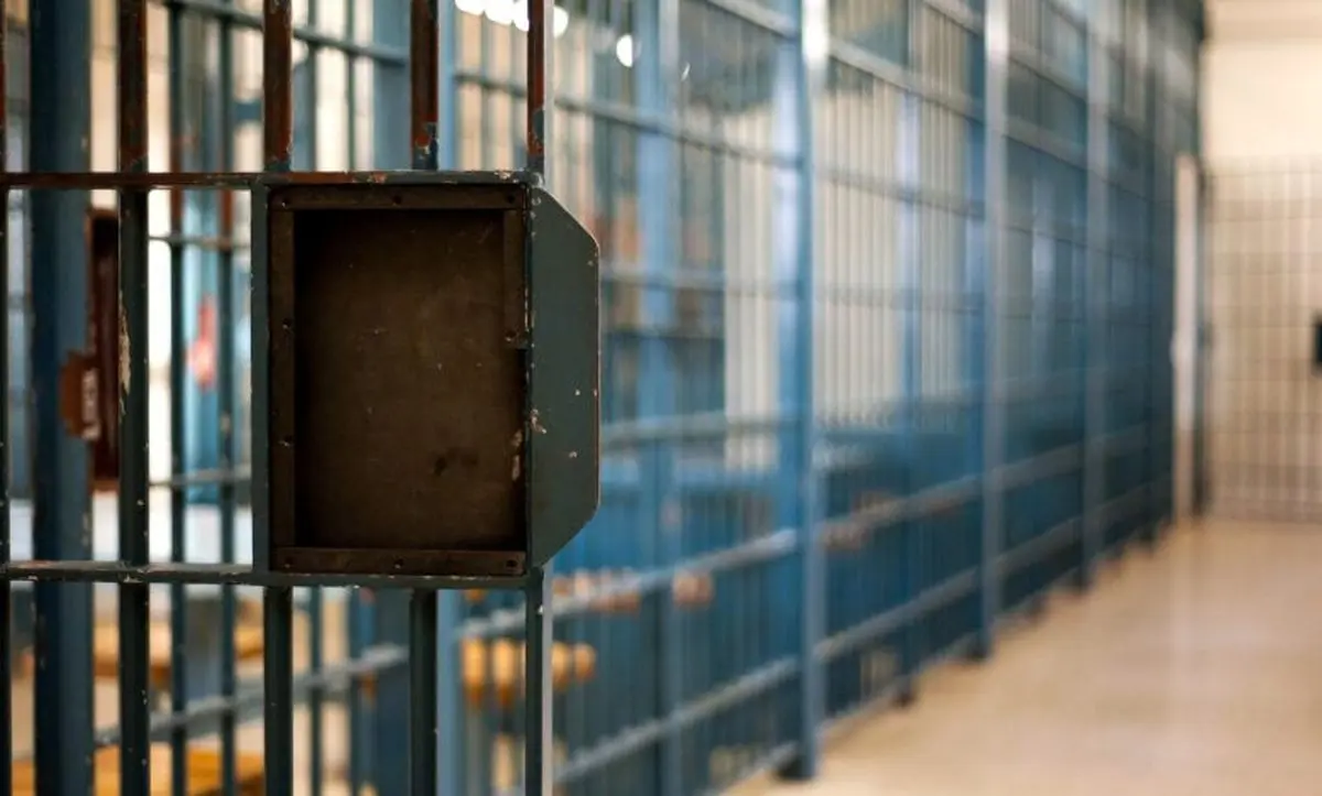 فرصت زندگی برای مرد بدهکار که پیرزن سالخورده را به قتل رساند