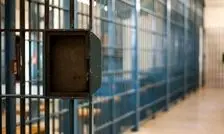 فرصت زندگی برای مرد بدهکار که پیرزن سالخورده را به قتل رساند