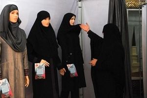 زنی عراقی‌ در مشهد به زن ایرانی «تذکر حجاب» داد!/ عکس
