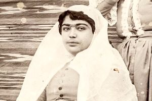 سفر به عصر قاجار؛ از «عکس آتلیه‌ای دختر اشراف‌زاده» تا «ملیجک و دختران ناصرالدین شاه»