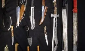 کشف ۱۸۰ قبضه سلاح سرد از یک زورگیر

