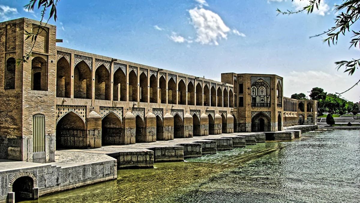 جاذبه های گردشگری برتر اصفهان و مشهد کدامند؟
