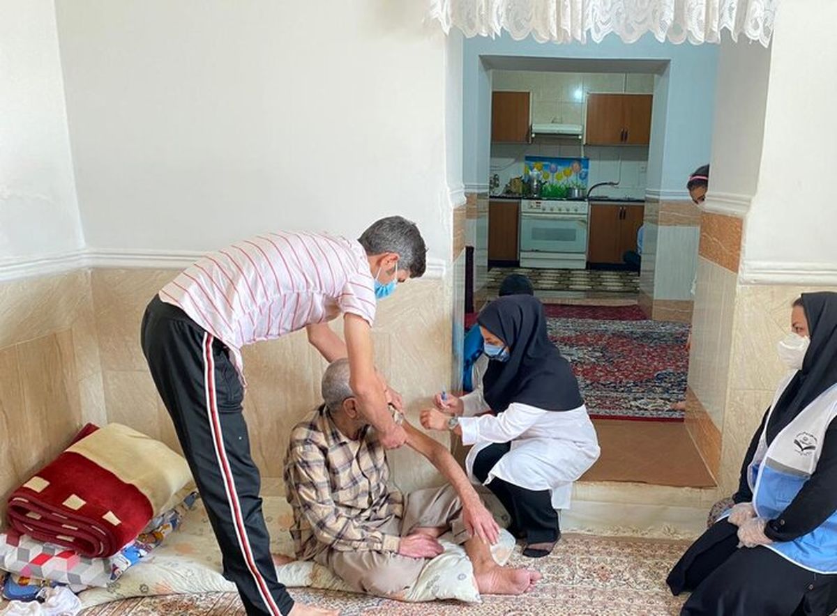 اجرای طرح واکسیناسیون خانه به خانه در مشهد/ تصاویر