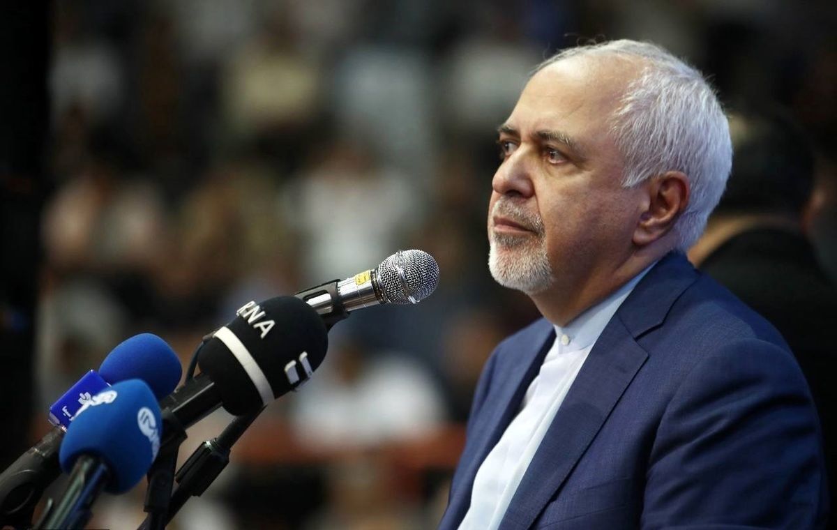 ظریف: خیلی متفاوت است که خشک مغزها و چماق به دست ها در پاستور باشند یا پزشکیان