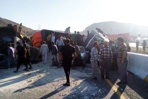 تصادف زنجیره‌ای در جاده تربت حیدریه به مشهد با 2 کشته و 11 مصدوم

