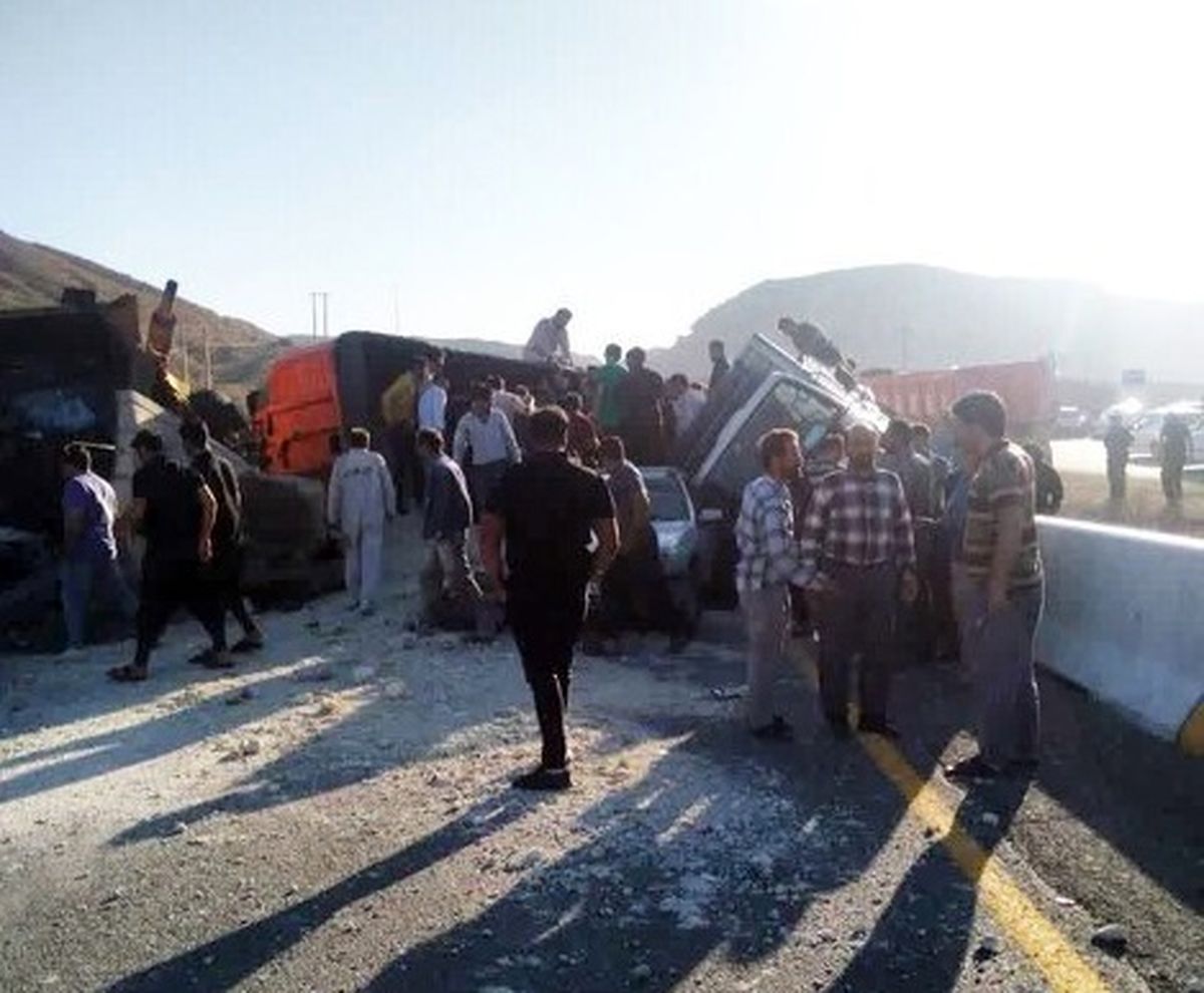 تصادف زنجیره‌ای در جاده تربت حیدریه به مشهد با 2 کشته و 11 مصدوم

