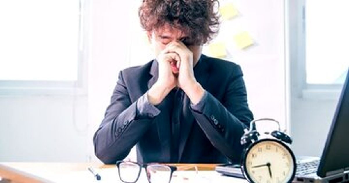 ۱۰ عادت مخرب که نمیگذارد در زندگی پیشرفت کنید