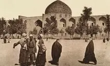 سفر در زمان؛ صحنۀ «اعدام یک راهزن» در میدان نقش جهان اصفهان؛ دوران قاجار 